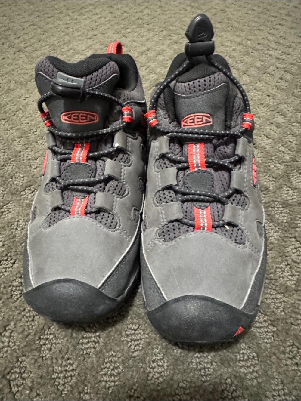 KEEN Boys Size 2 Gray Red Hiking Outdoor Trail Shoes